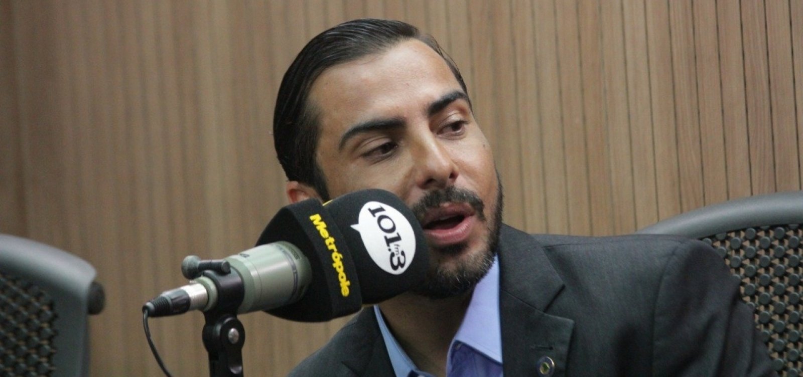 Deputado pega ar e rebate ouvinte: 'A Samuvet é minha e eu uso como quiser'
