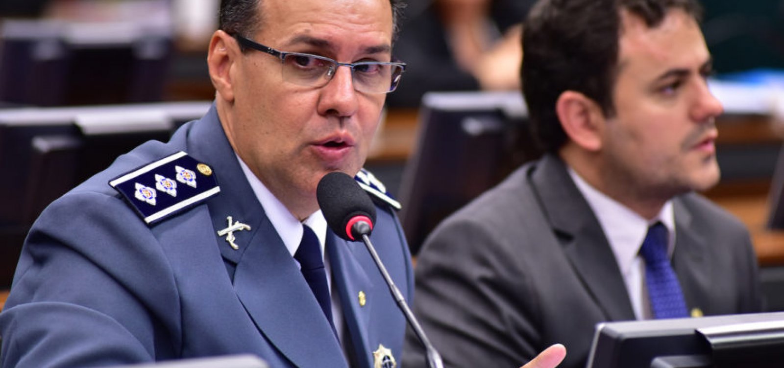 Presidente da bancada da bala diz que policiais foram aleijados de debate da Previdência