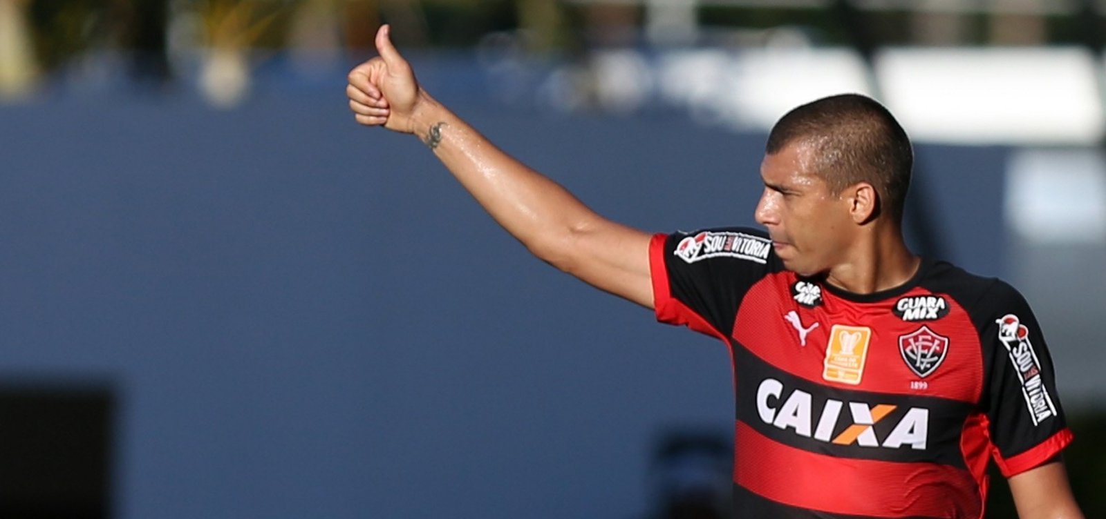 Vitória fecha retorno de Neto Baiano 