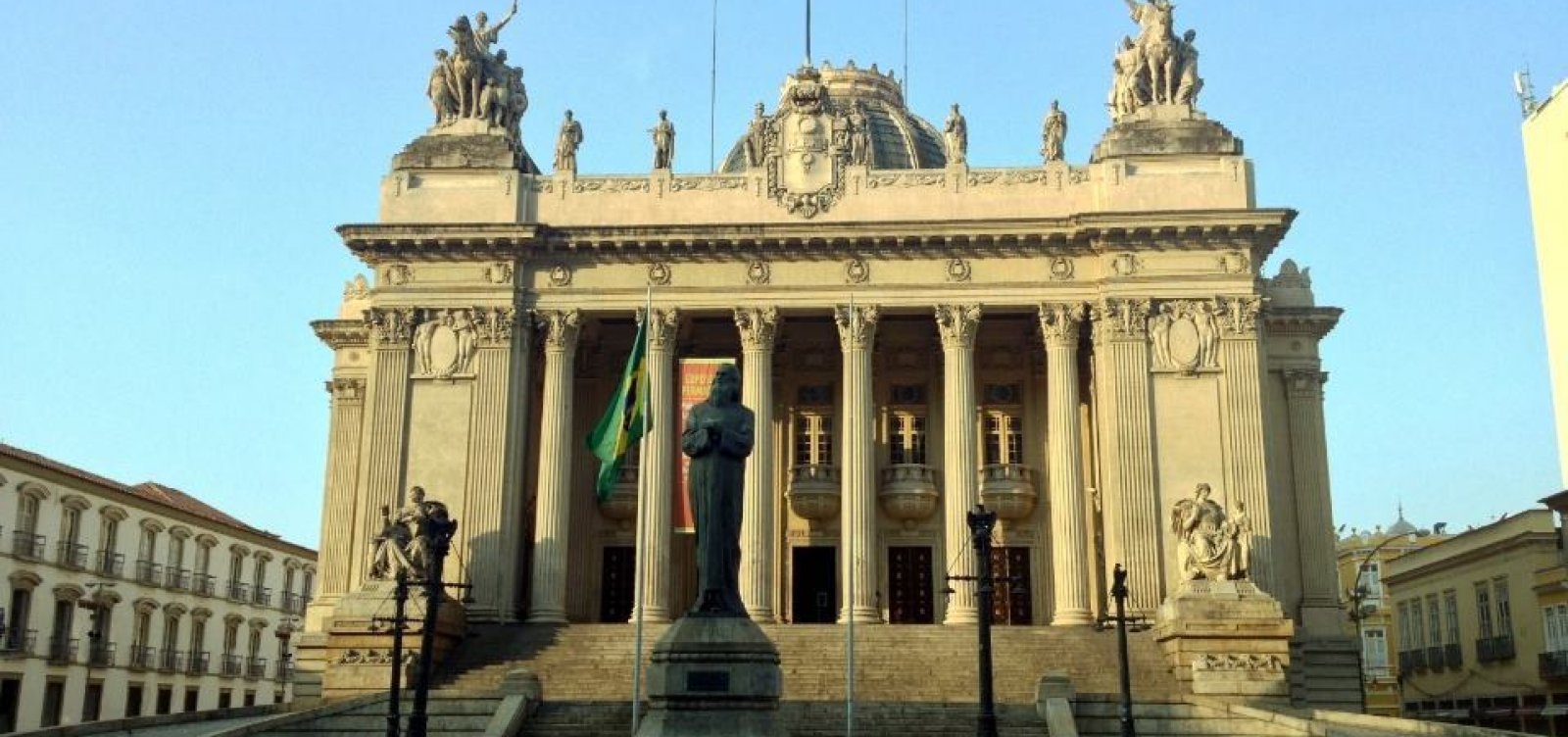 Rio de Janeiro: 1 em cada 5 deputados responde a processos criminais ou está preso