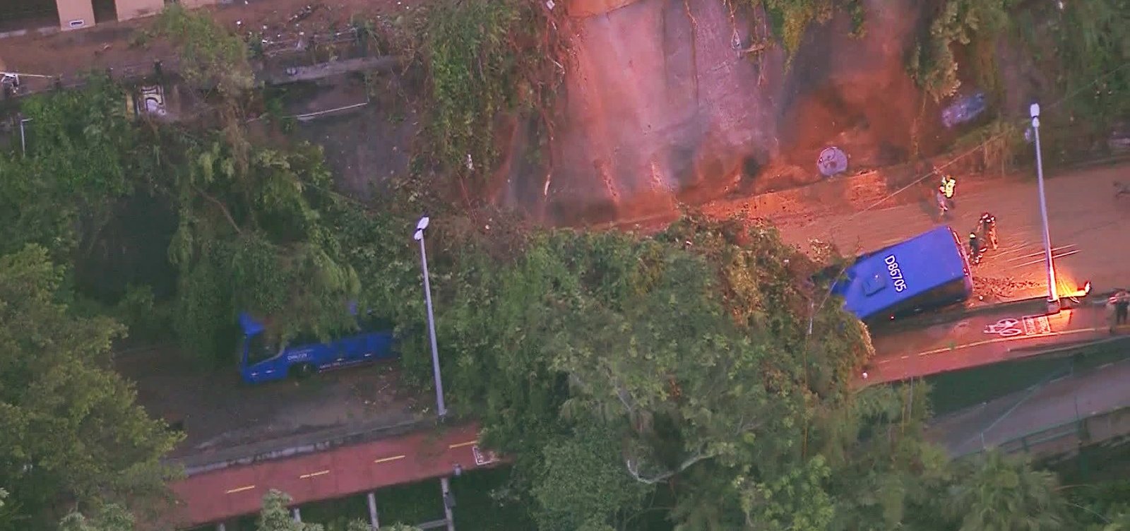 Fortes chuvas deixam três mortos no RJ; cidade segue em estágio de crise