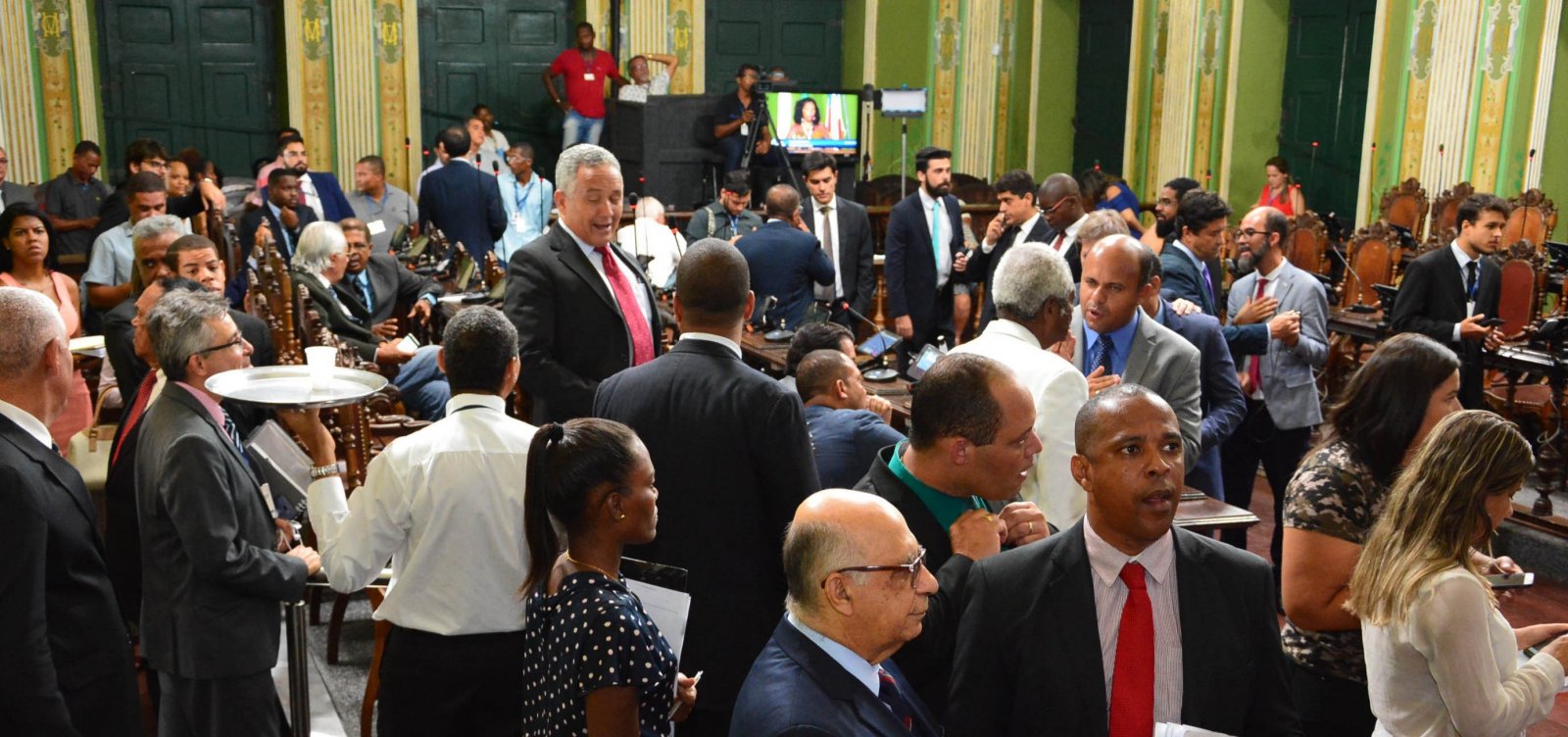 Câmara de Salvador volta a discutir projeto do Uber na próxima semana