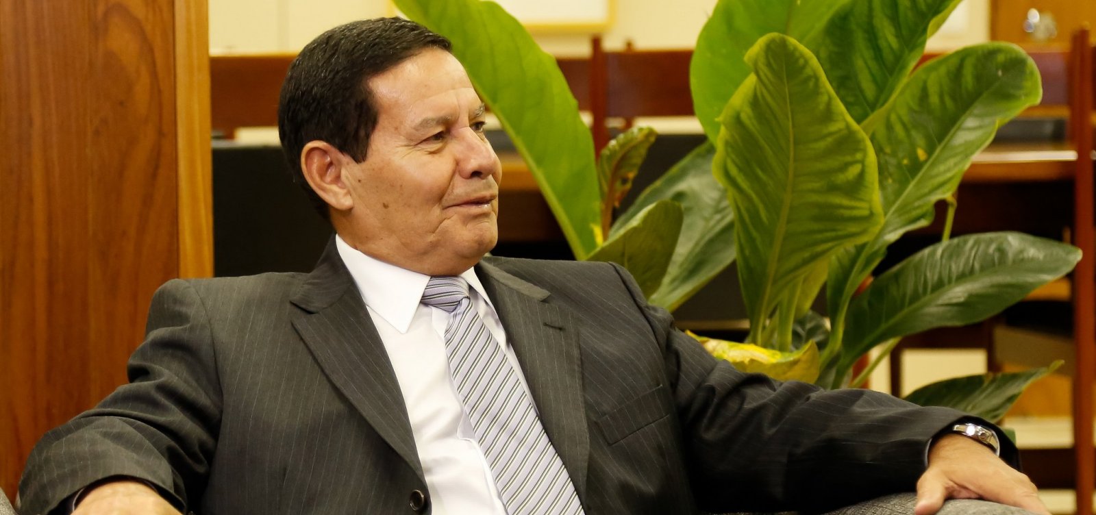 Mourão faz reunião com presidente da CUT em Brasília