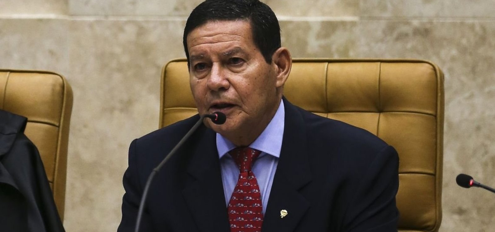 Mourão lamenta incêndio no CT do Flamengo