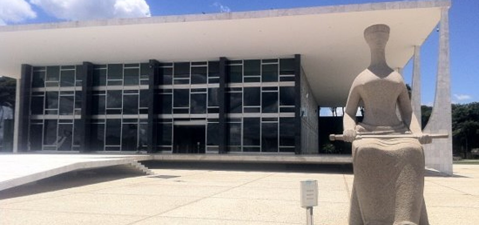 Pensão vitalícia para ex-governadores da Bahia é inconstitucional, diz STF