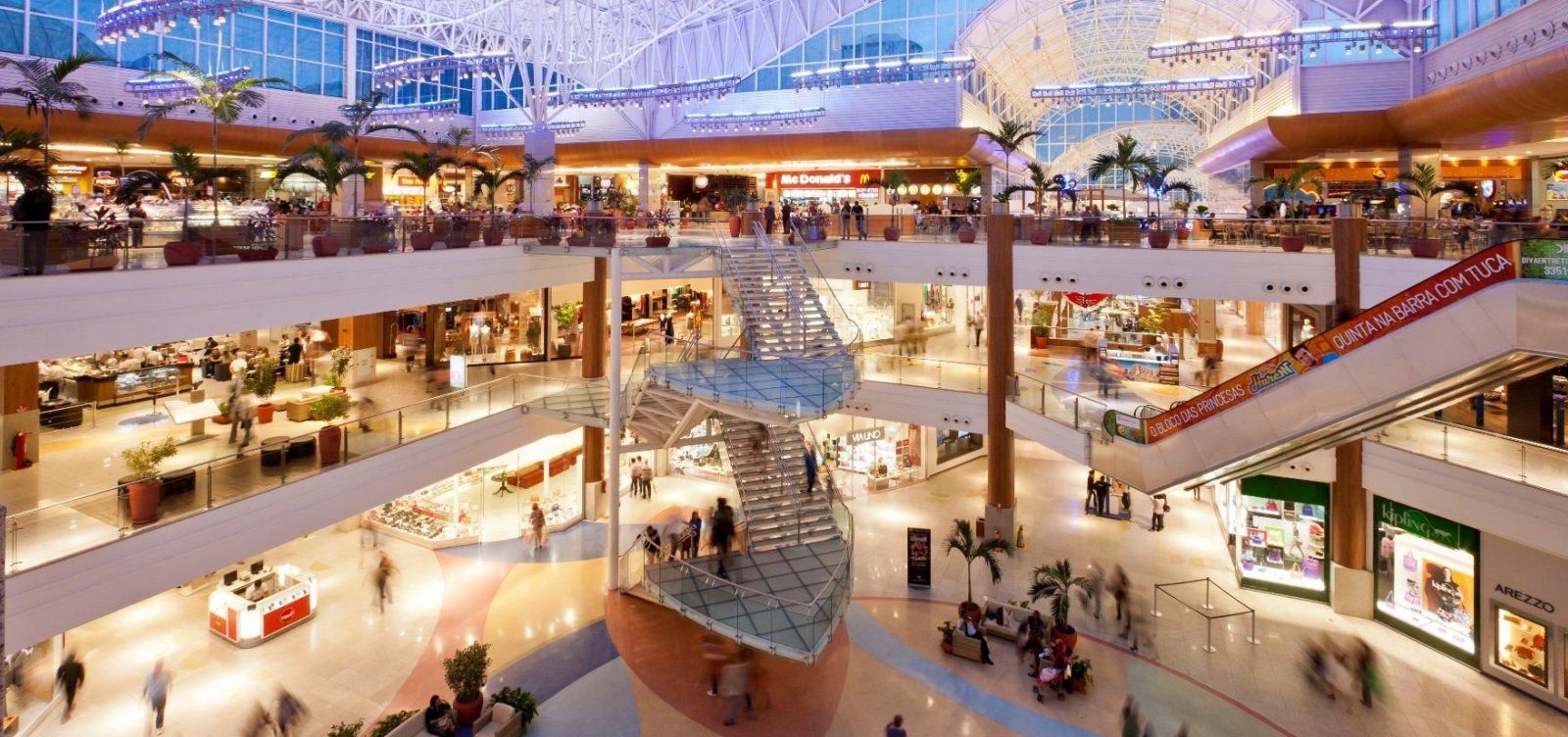 Após determinação da Justiça, lojas de shoppings abrem neste domingo