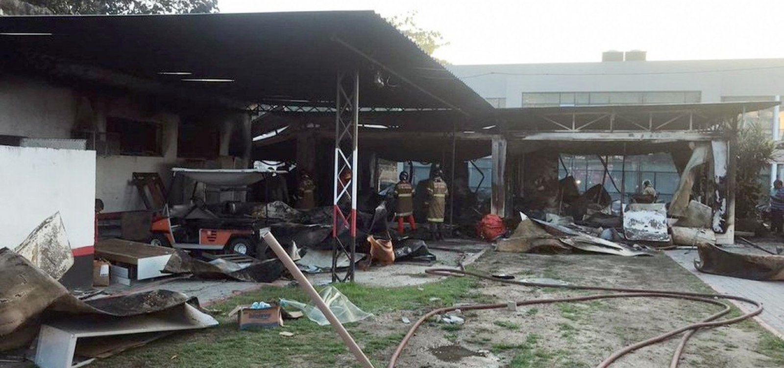 Empresa responsável por contêiner do CT do Flamengo diz que estrutura tinha material antichamas