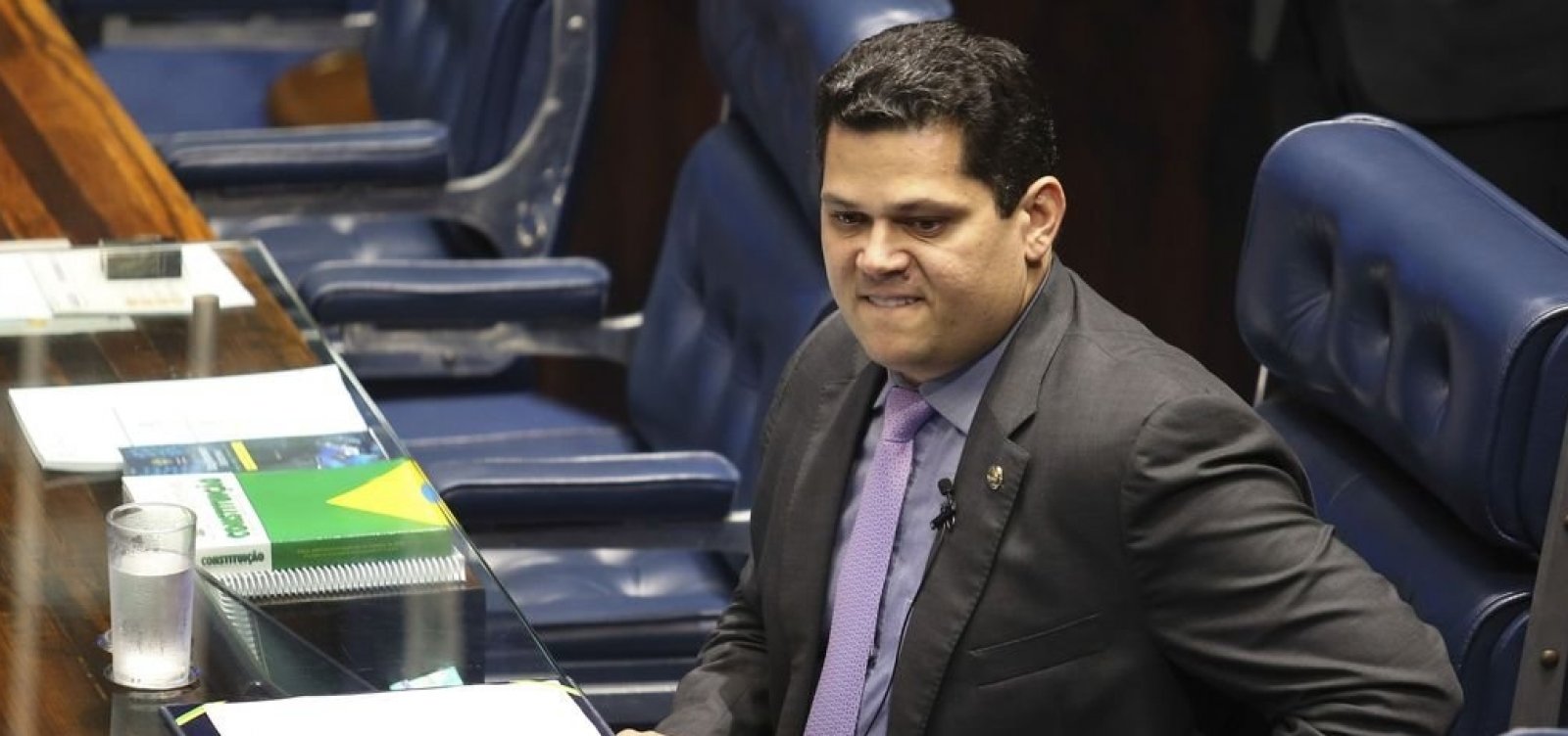 Alcolumbre dispensa diretor da polícia do Senado ligado a Renan