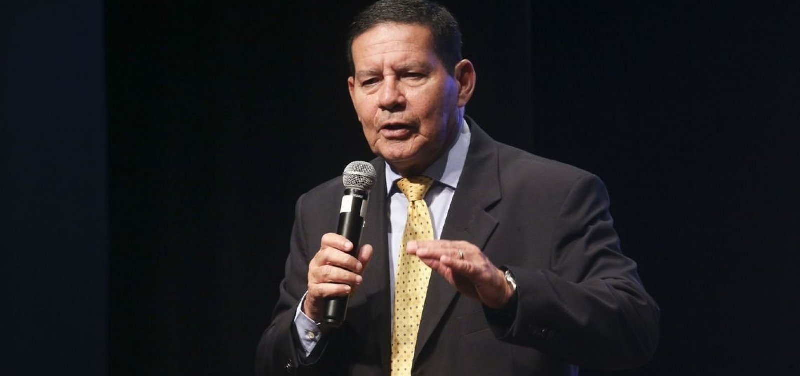 Mourão diz que prefere chamar ditadura militar de 'governo autoritário'