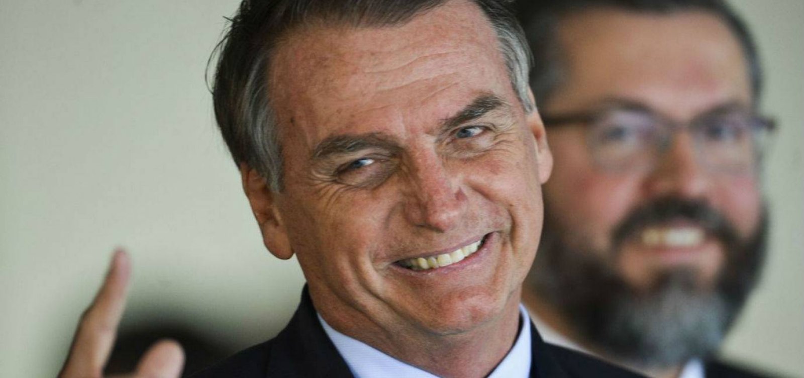 Bolsonaro desmente boatos sobre acabar com o 13° salário e férias