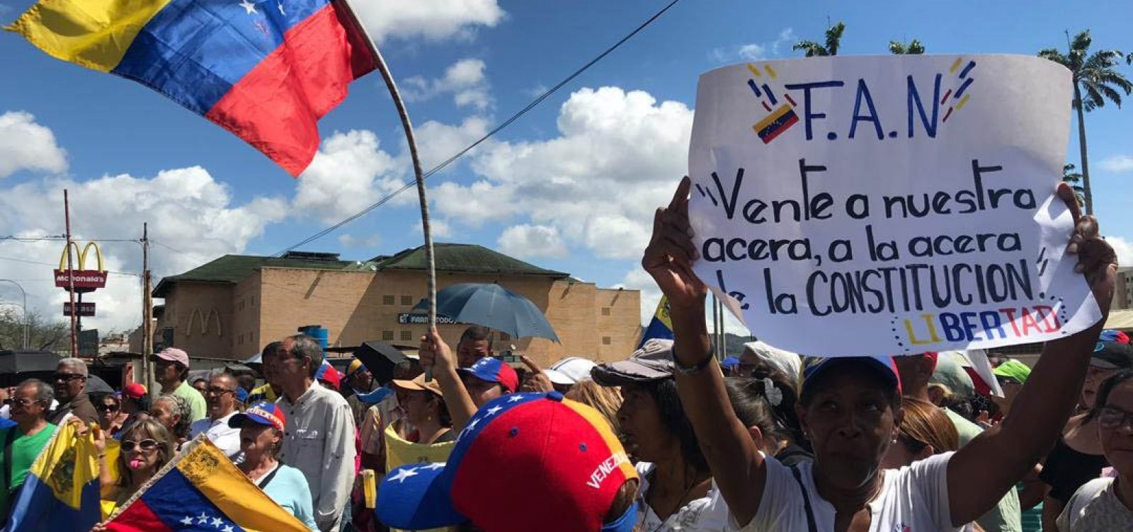 Governo brasileiro enviará alimentos e medicamentos à Venezuela