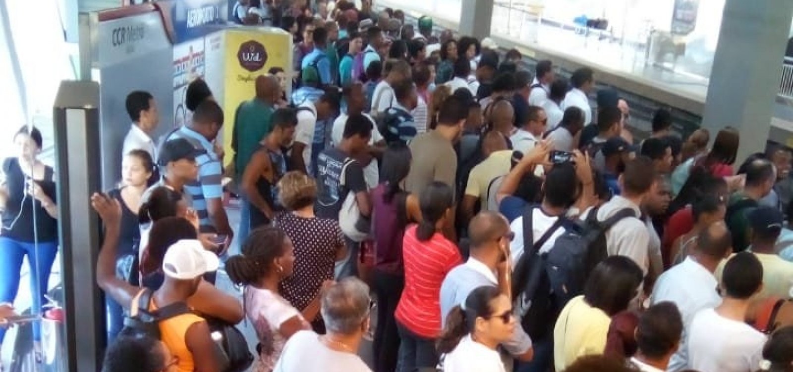 Linha 2 do metrô apresenta problema na manhã desta quinta; veja fotos