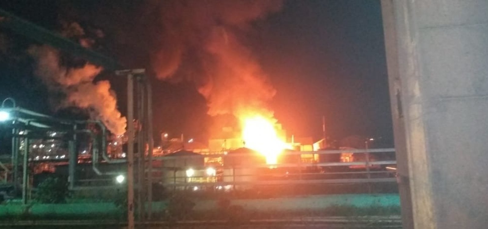 Incêndio atinge fábrica de fertilizantes em Candeias