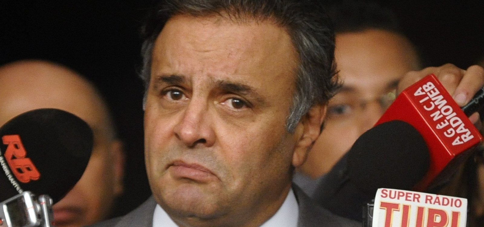 Justiça bloqueia R$11,5 mi de Aécio Neves por voos considerados irregulares 
