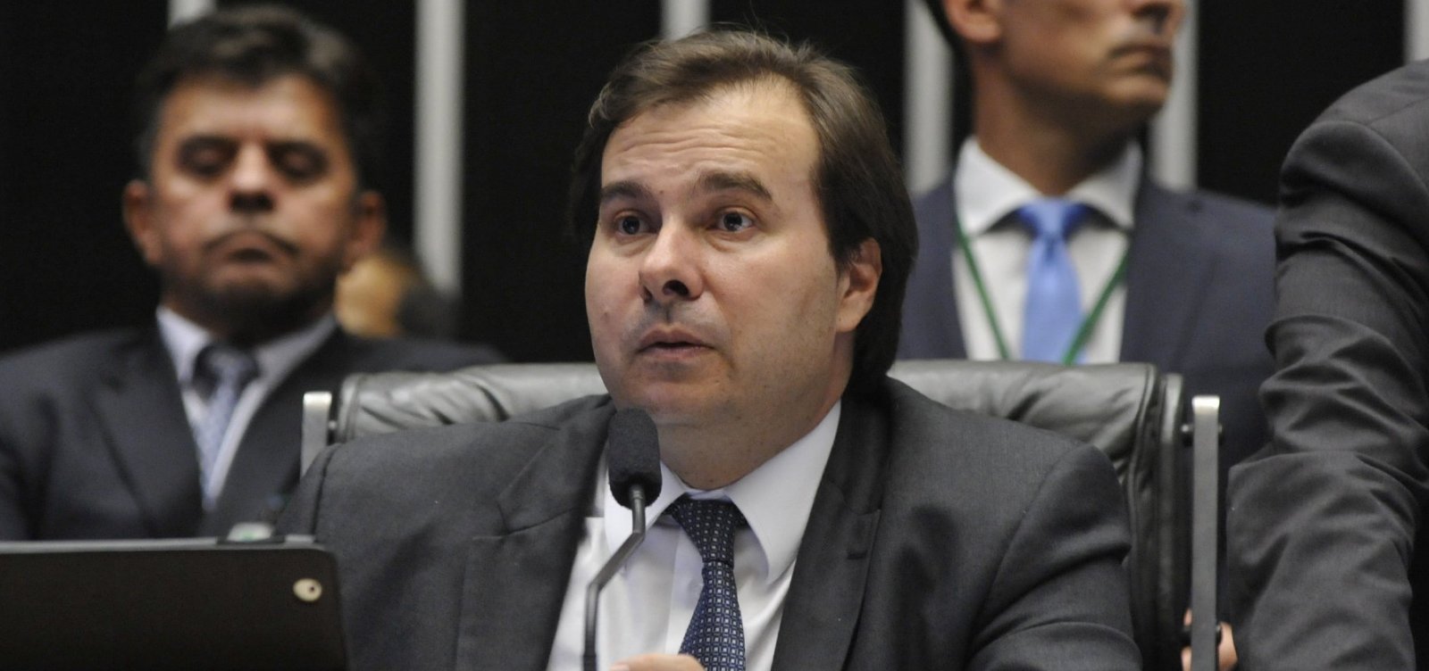Maia quer estratégia que elegeu Bolsonaro para campanha pela Previdência