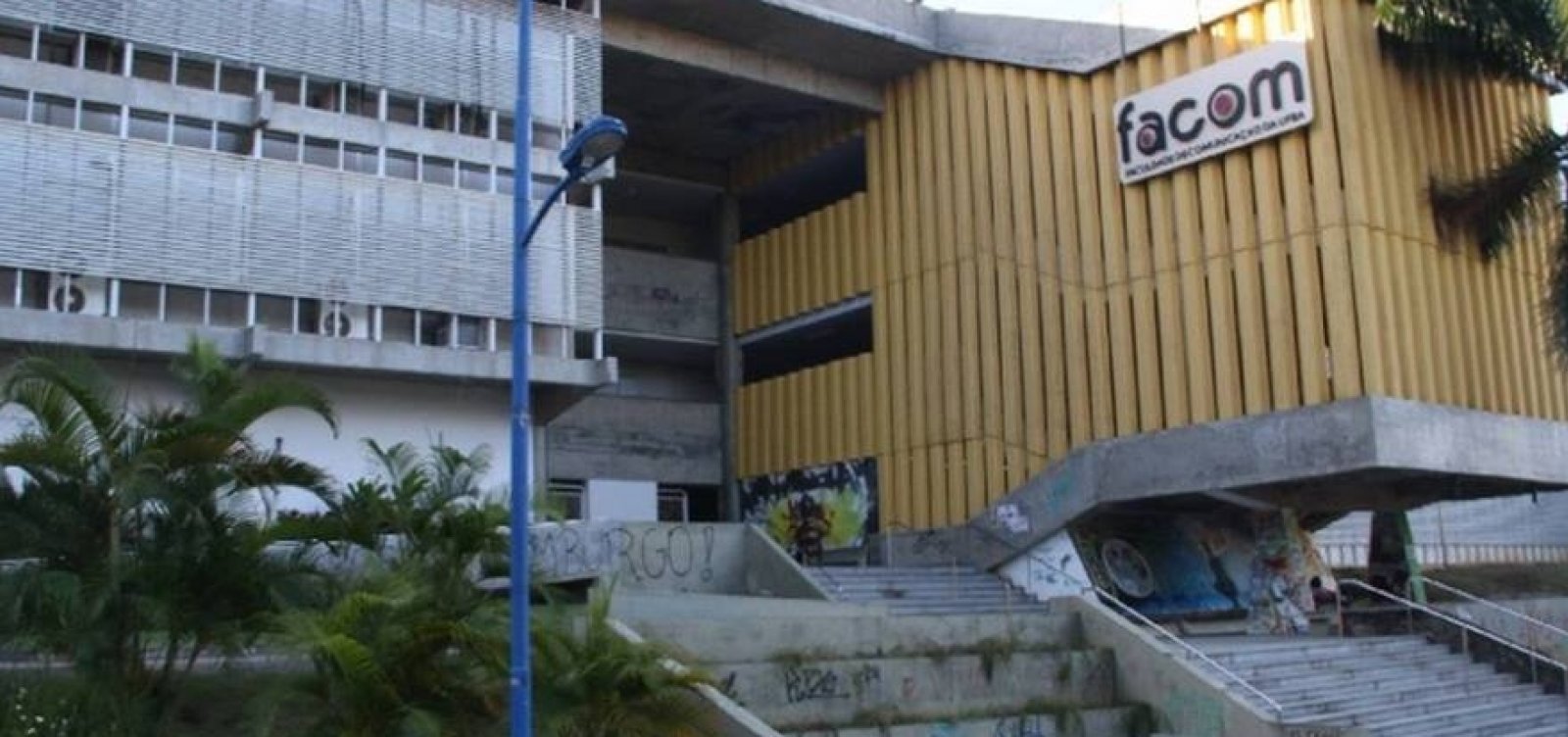 Aluna passa mal na Ufba e Samu envia motocicleta