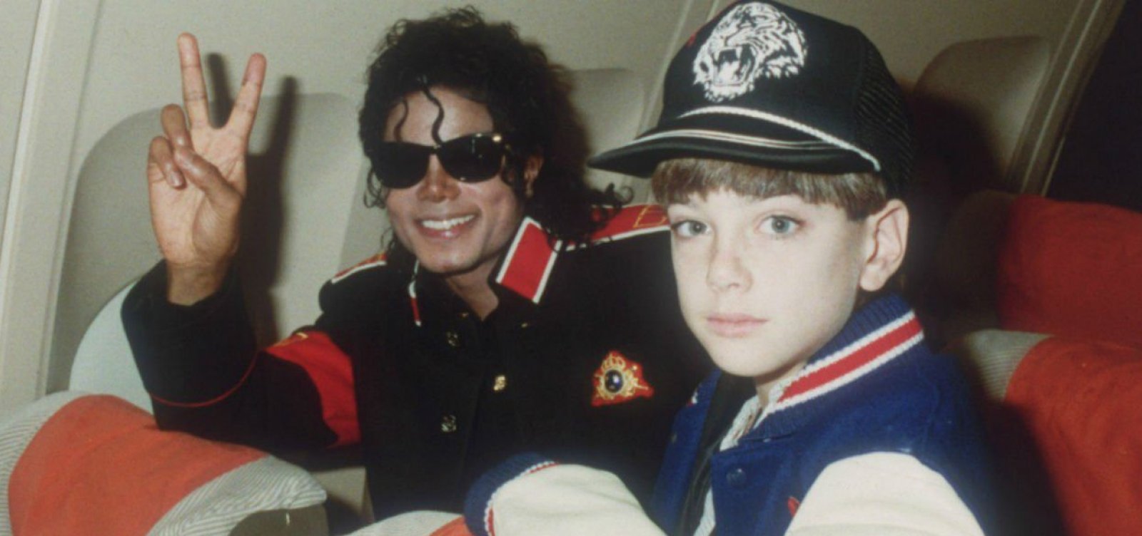 'Uma pessoa não inventaria descrições sexuais tão explícitas', diz diretor de doc sobre supostos abusos de Michael Jackson
