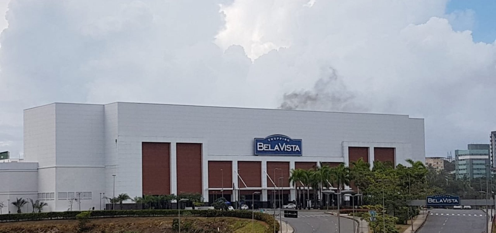 Princípio de incêndio atinge Shopping Bela Vista; veja fotos