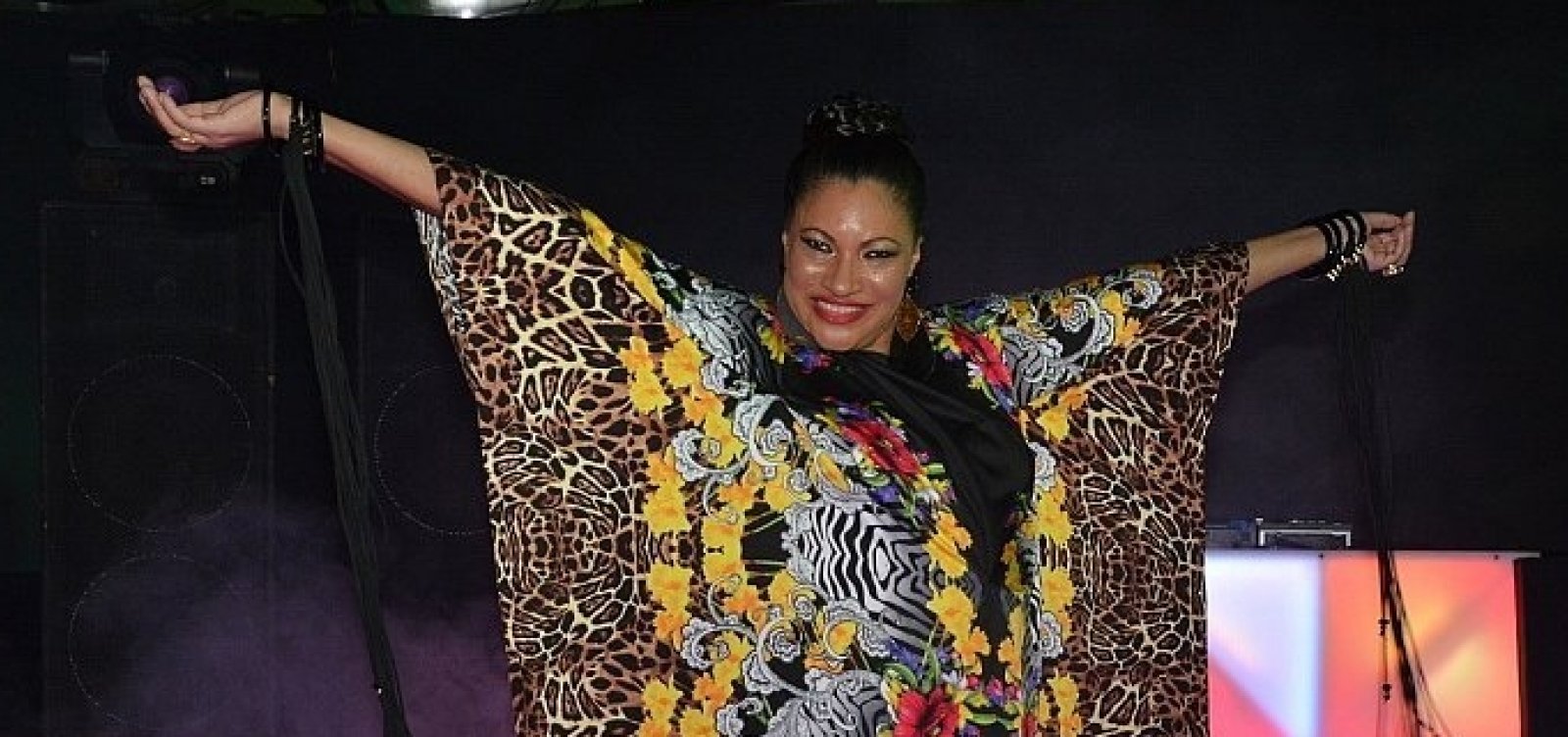 Camarote de promoter baiana em São Paulo fica longe dos bloquinhos