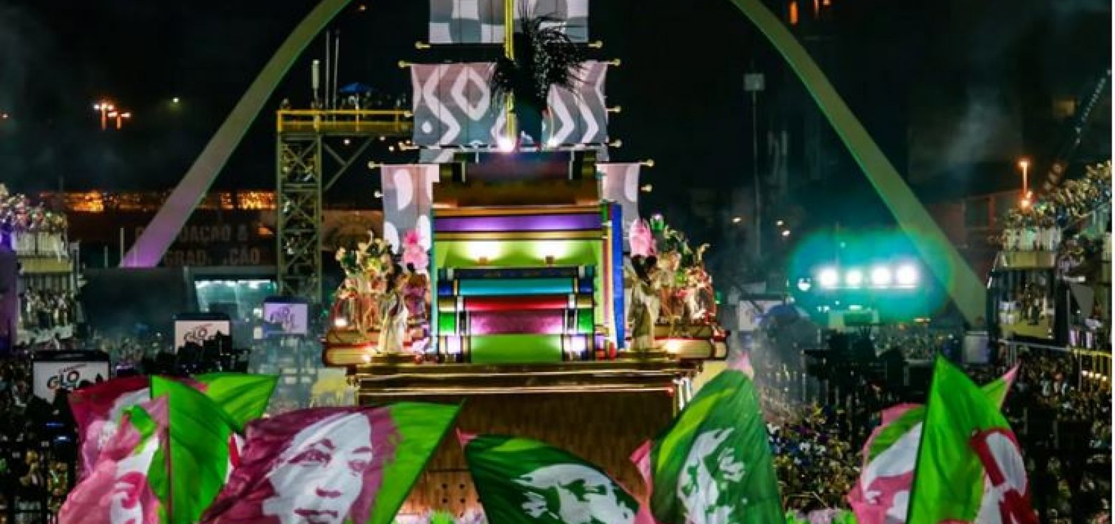 Mangueira ganha Estandarte de Ouro com enredo sobre os heróis da resistência no Brasil