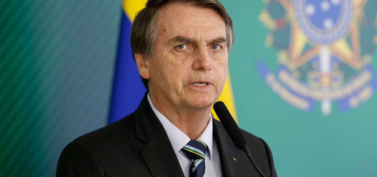 Bolsonaro posta vídeo escatológico de carnaval e é denunciado por internautas 