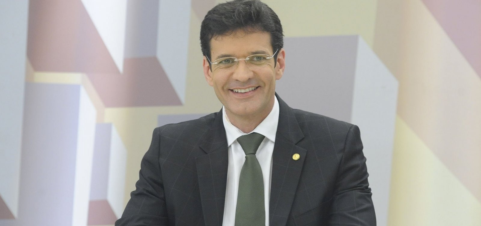 Candidata do PSL diz que foi chamada para ser 'laranja' por ministro do Turismo