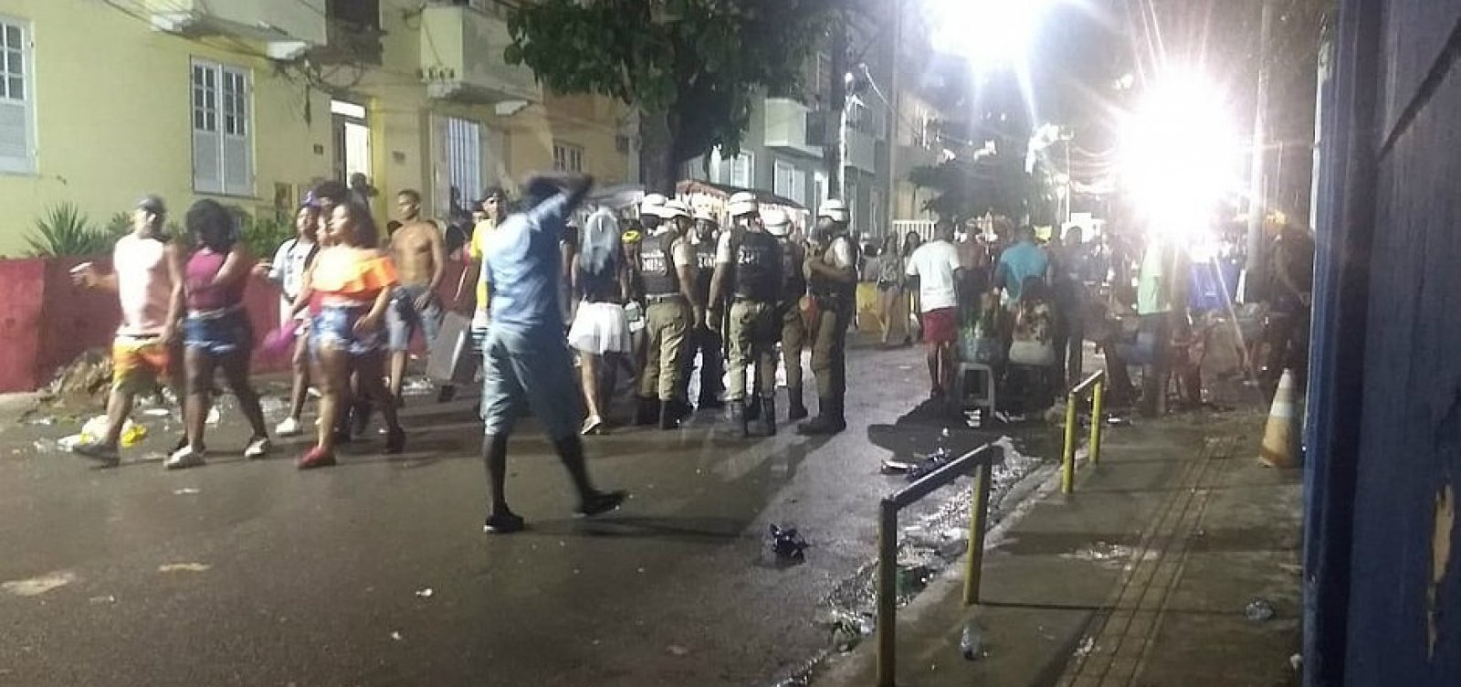 Mãe de baleado no Olodum diz que PM prendeu um 'inocente' 