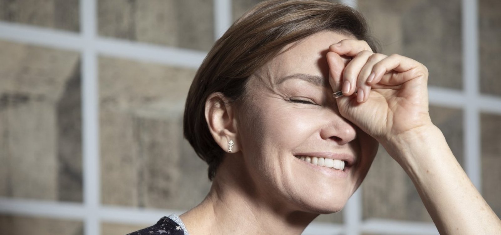 Julia Lemmertz: 'Meu Instagram que era de flores, virou um campo de batalha'
