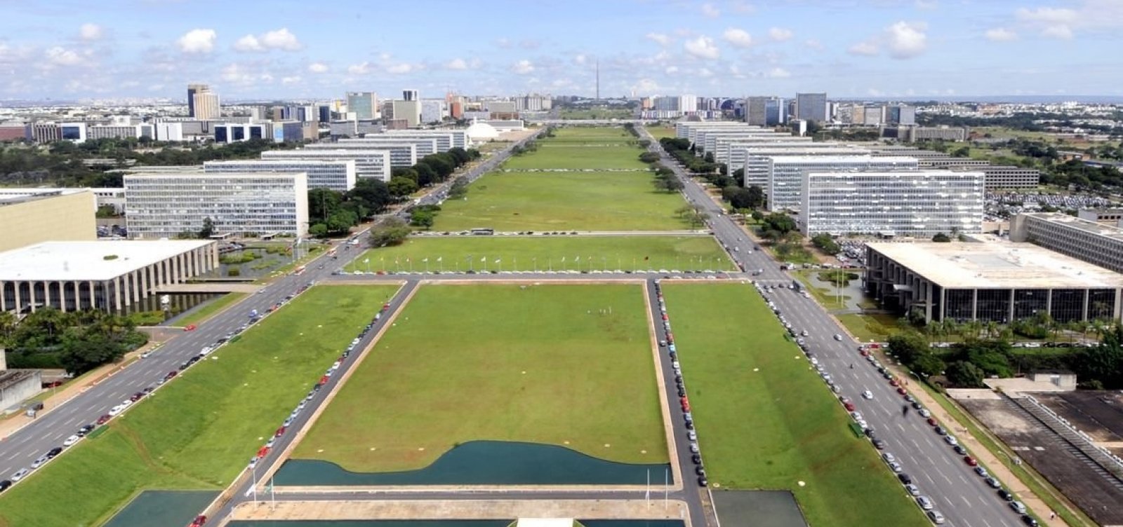 Governo extingue funções de confiança e limita gratificações