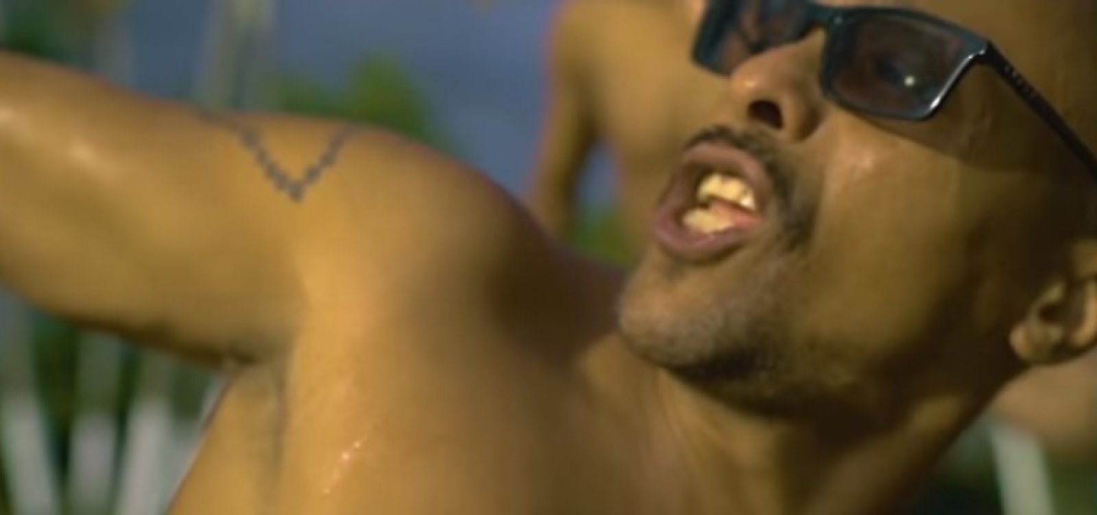 Novo clipe de Black Alien mostra cotidiano em clínica de reabilitação; Assista