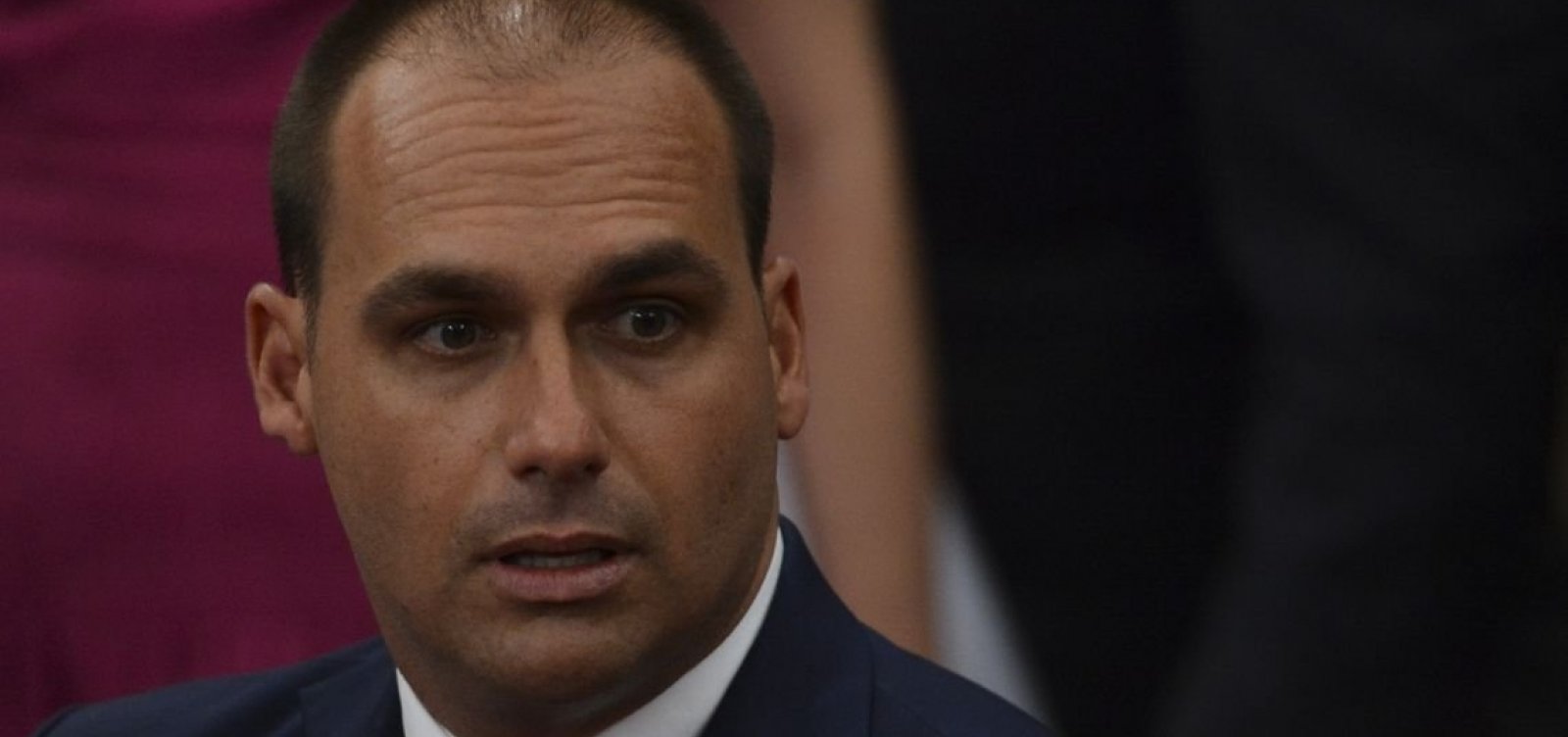 'Faz tão mal quanto um carro', diz Eduardo Bolsonaro sobre arma de fogo