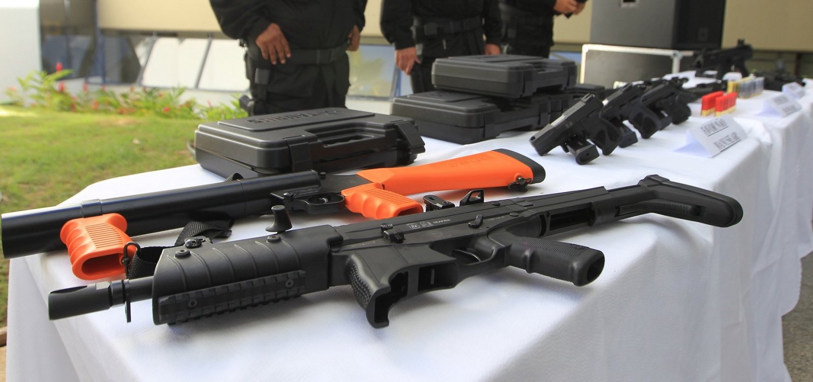 Agentes penitenciários da Bahia recebem armas de fogo para utilização no trabalho