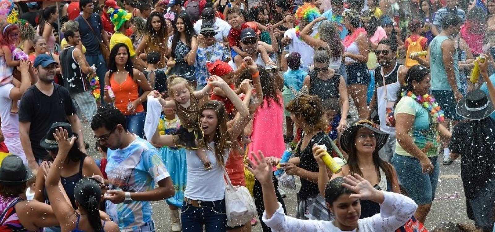 Vereador quer proibir 'espuminhas de carnaval' em Salvador