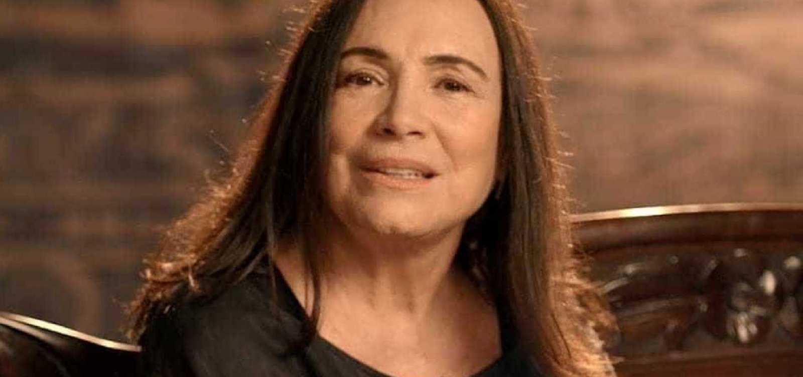 Em rede social, Regina Duarte defende fim do STF 