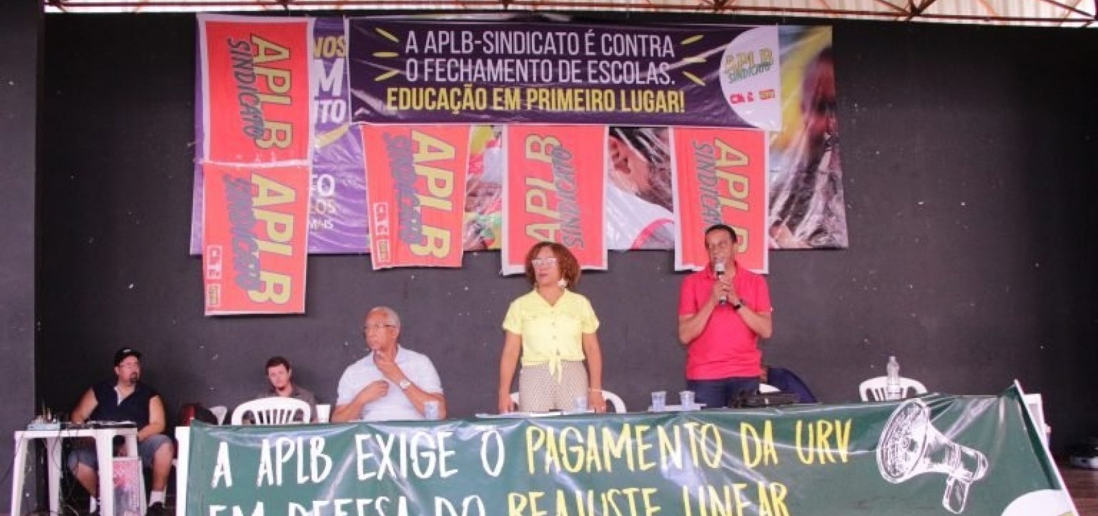 Professores da rede estadual de ensino decidem manter estado de greve