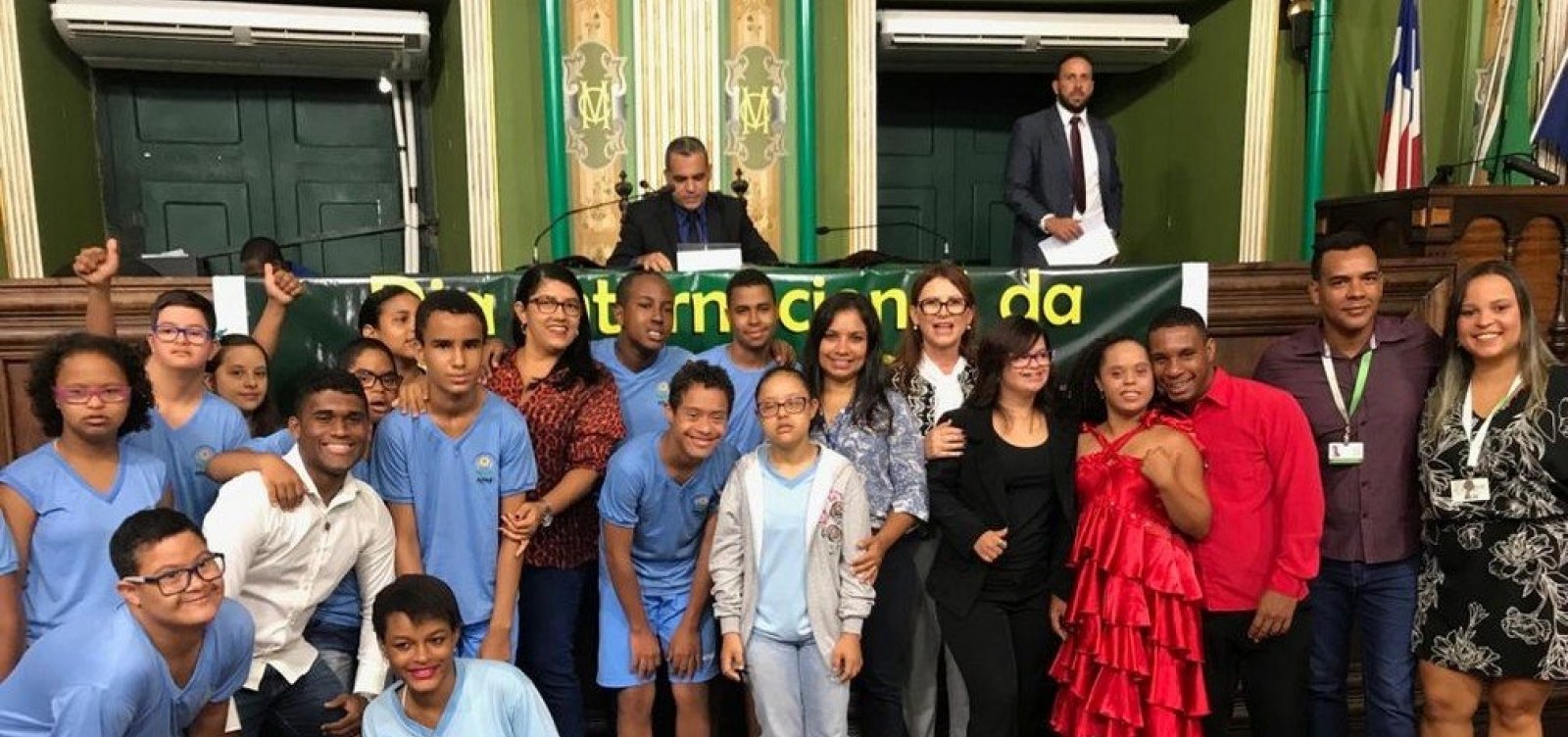 Crianças com Síndrome de Down participam de sessão na Câmara de Salvador