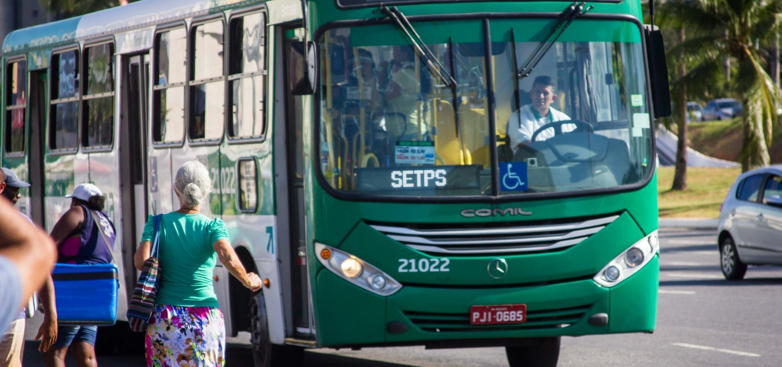 Rodoviários vão parar os ônibus na Rótula do Abacaxi em protesto