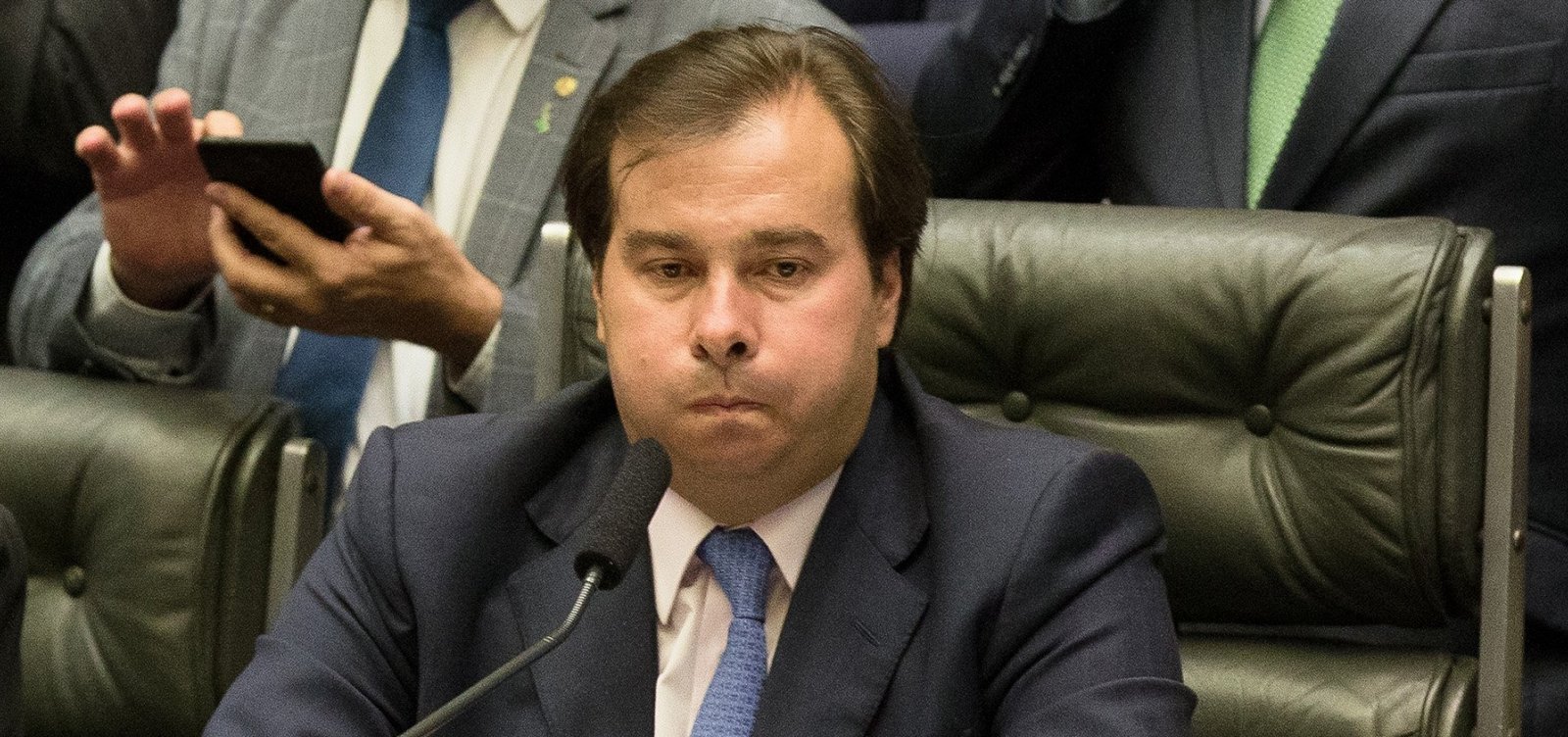 Maia cobra Bolsonaro: 'Precisa de mais tempo para cuidar da Previdência' e menos para o Twitter