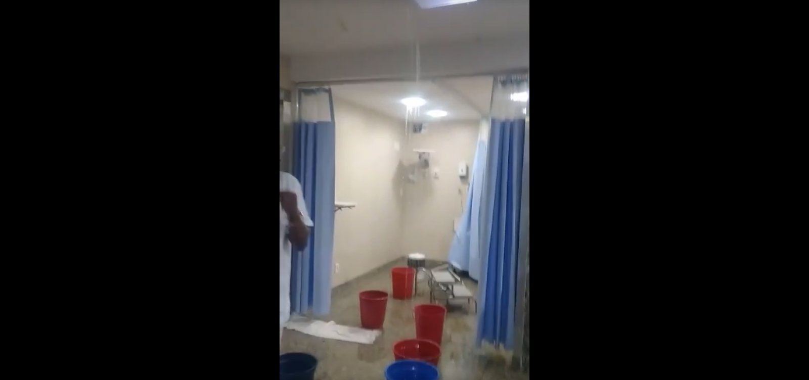 Vídeo mostra Hospital Jorge Valente invadido por água da chuva