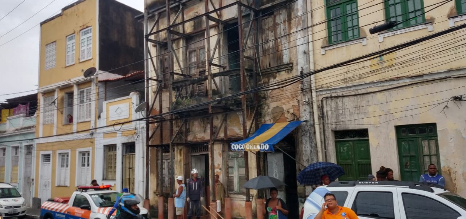 Bombeiros resgatam sete pessoas após desabamento no Santo Antônio Além do Carmo
