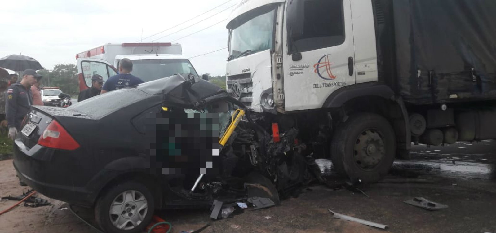 Motorista morre após colisão com caminhão em Dias D'Ávila