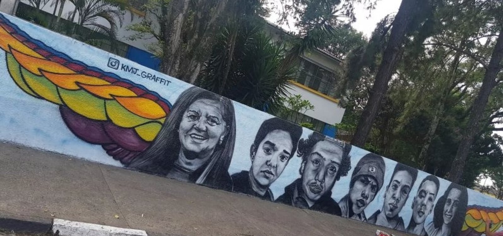 Após massacre, escola Raul Brasil retoma atividades em horário regular