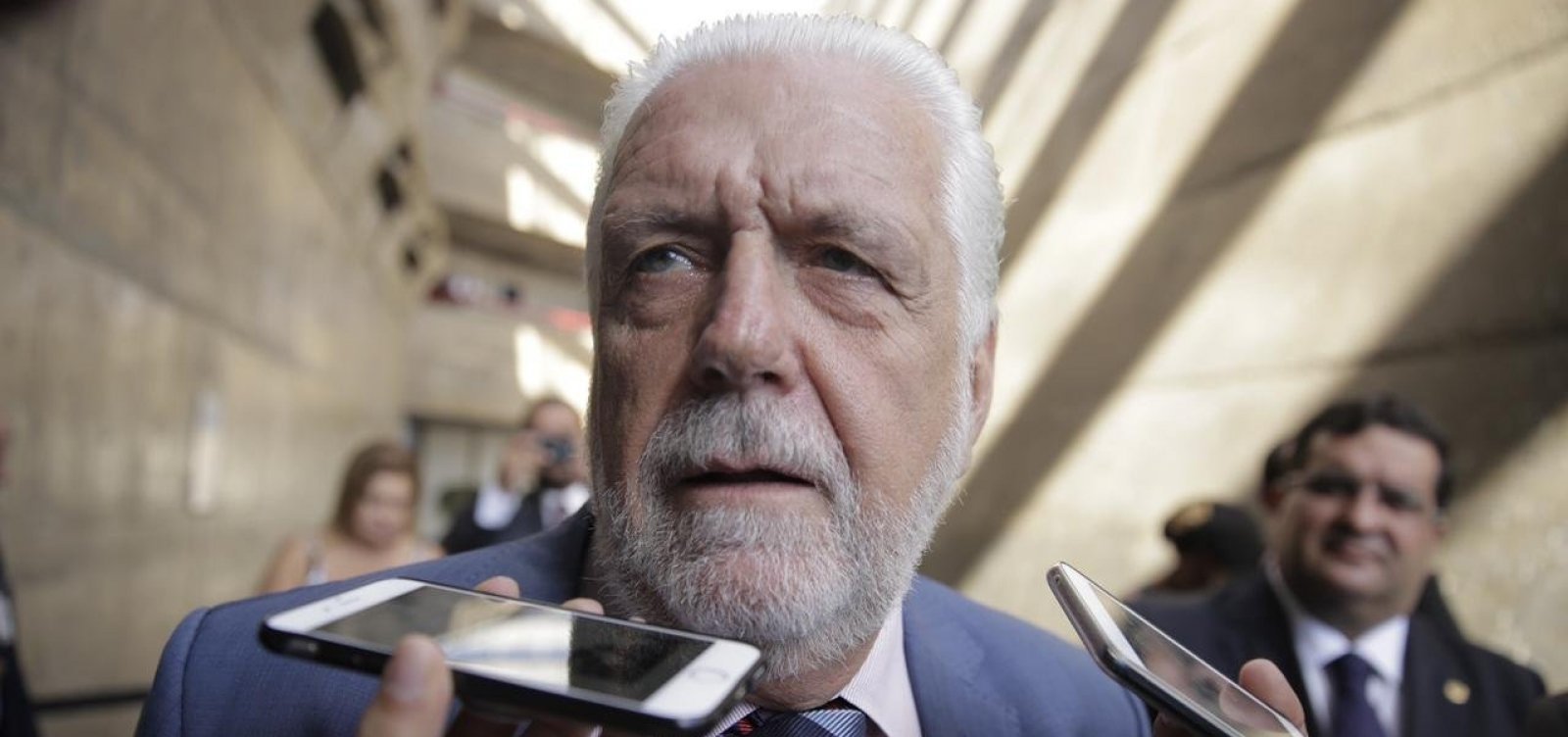 Wagner critica Bolsonaro por comemoração ao golpe de 64: 'Tem algo muito pior a esconder"