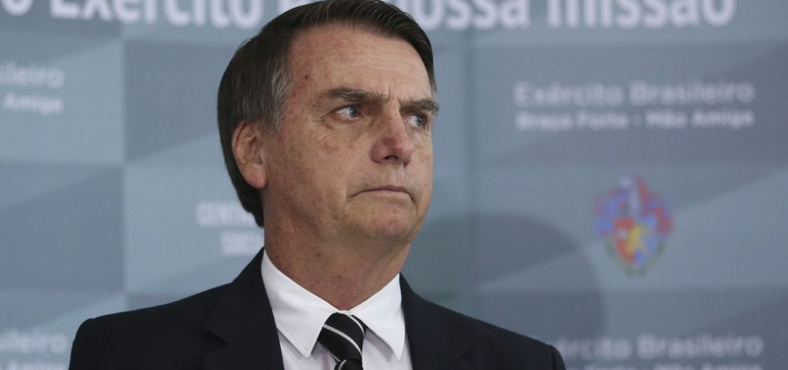 Bolsonaro afirma que havia 'agentes de segurança' infiltrados entre médicos cubanos