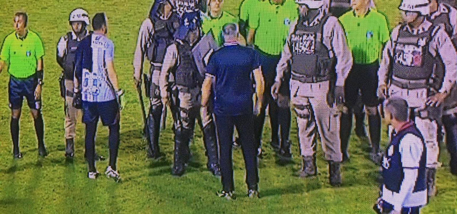Médico do Atlético de Alagoinhas, prefeito bate-boca com juiz durante partida