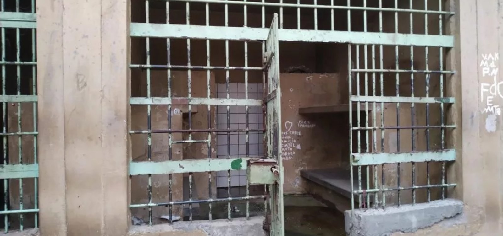 Defensoria pede interdição de carceragem com 'péssimas condições' estruturais na BA