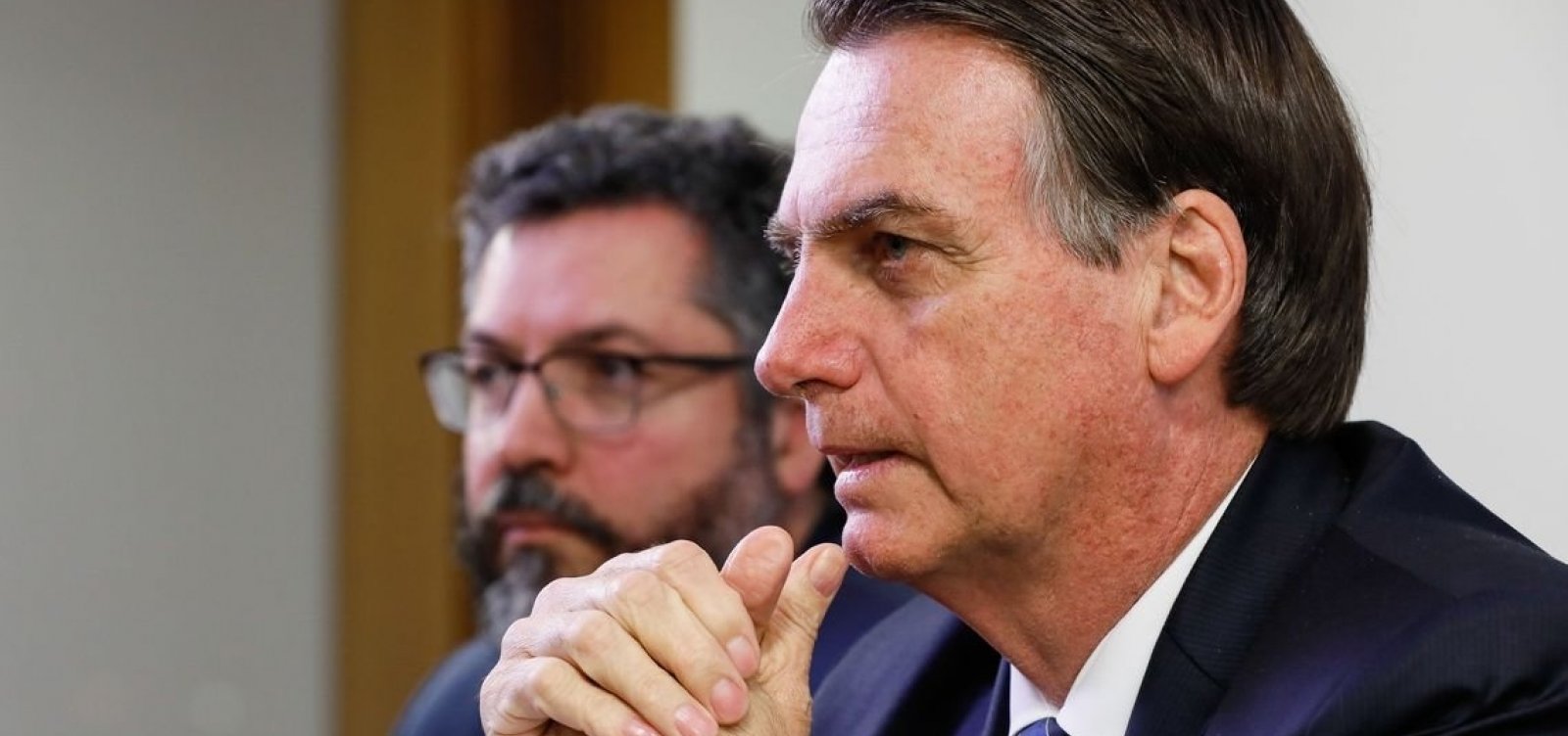 Bolsonaro anuncia criação de 'cartão-caminhoneiro'