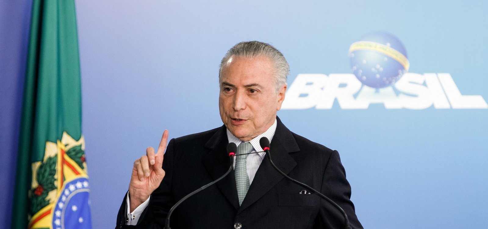 MPF de SP denuncia Temer e filha por lavagem de dinheiro