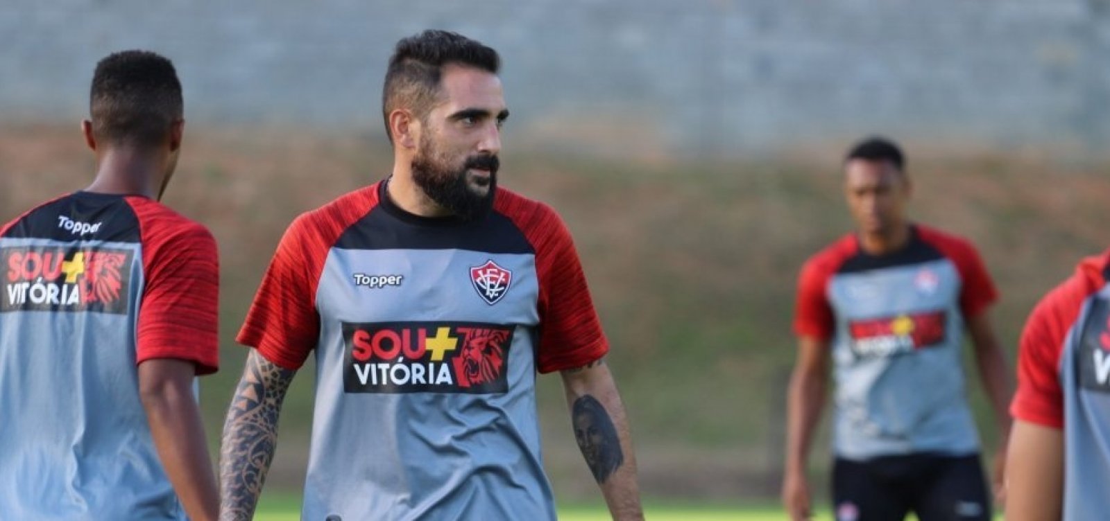 Vitória anuncia saída de Escudero após avaliação de dois meses