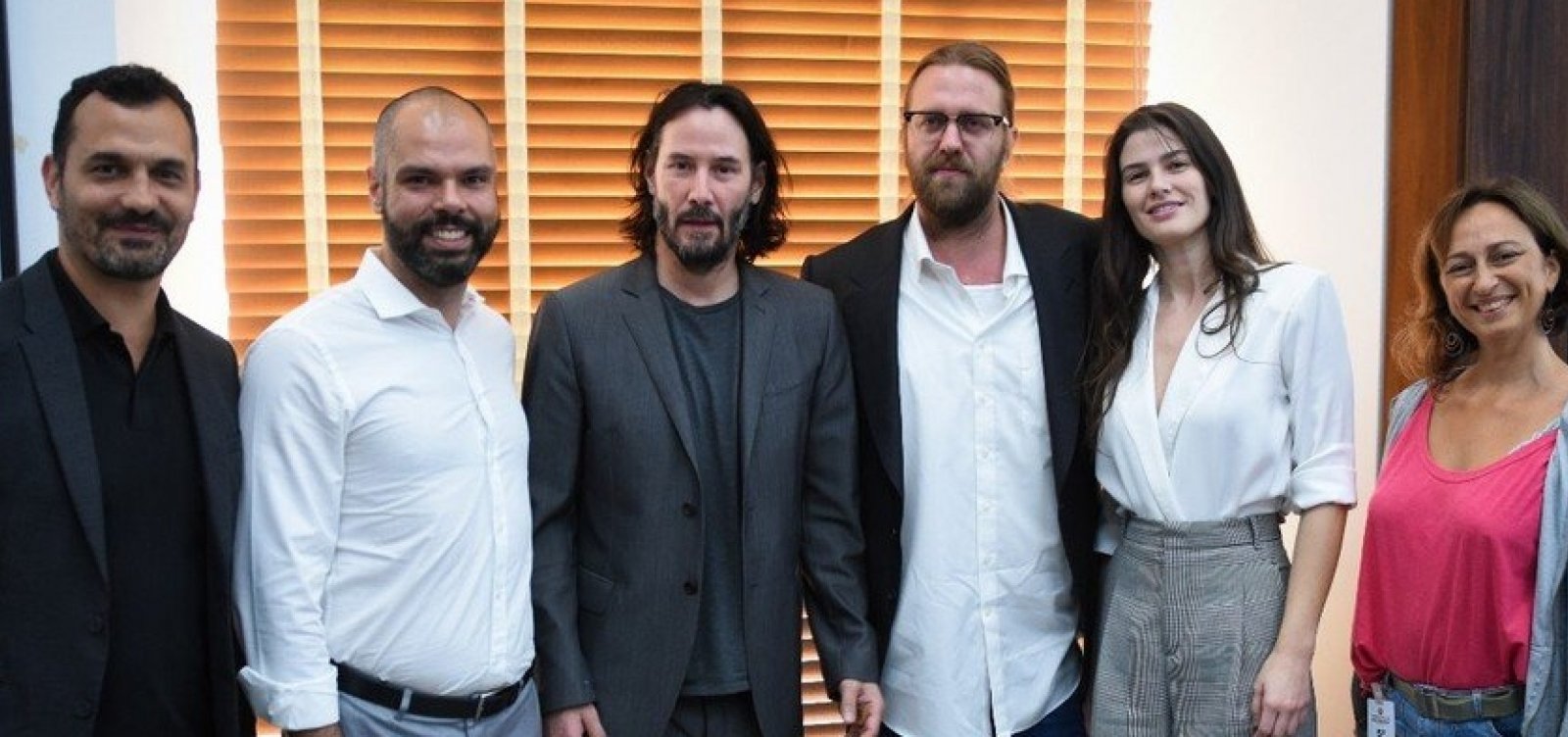 Keanu Reeves vem a São Paulo pedir apoio para gravar série na cidade